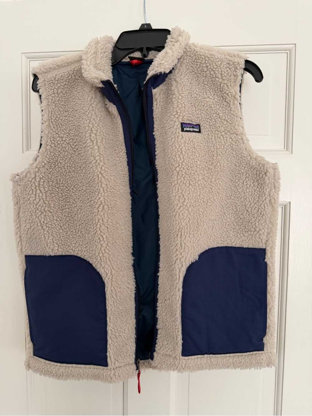 Patagonia Kids Sherpa Vest in Cream and Navy - Picture 2 of 3